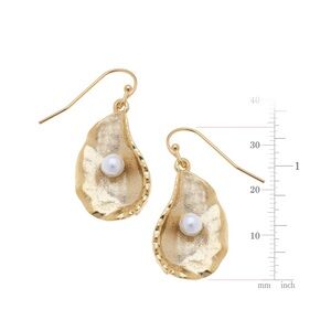 Susan Shaw Gold Oyster Earrings with Pearl - sold out online! NWT